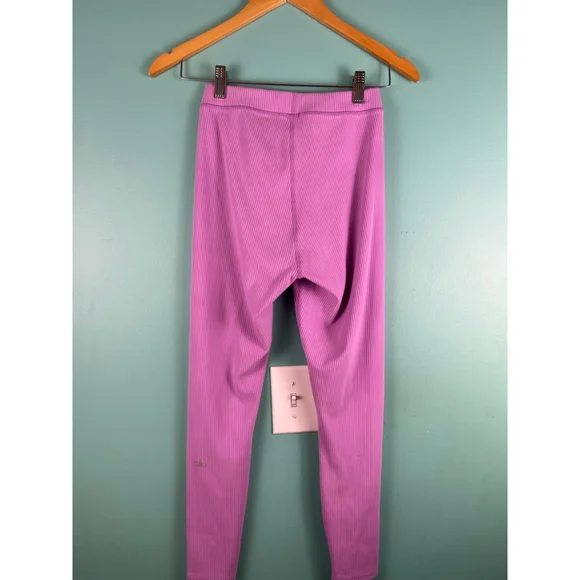 Alo Yoga Airbrush High-Waist Ribbed Leggings – Pink Lavender (XS)